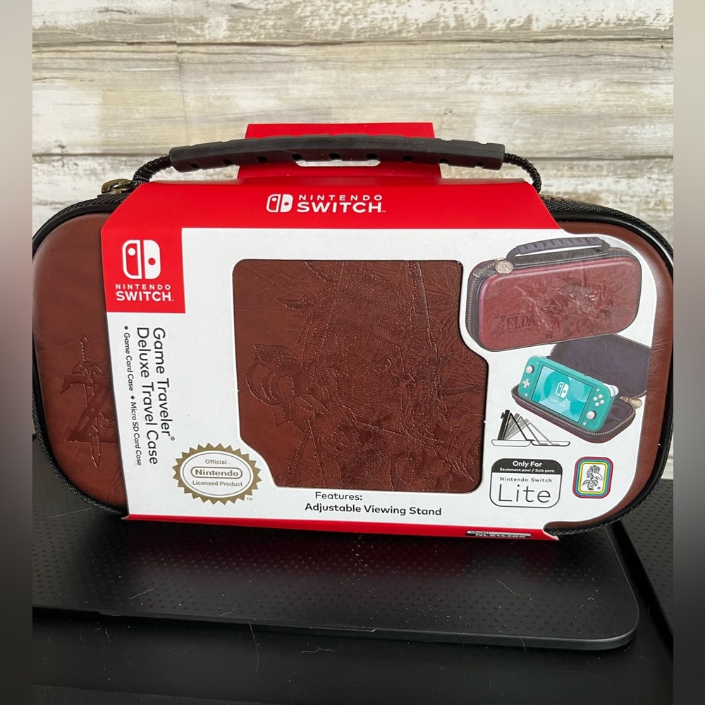 Nintendo Switch Game Traveler Deluxe travel case - NIB -Tan Leather Zelda Design